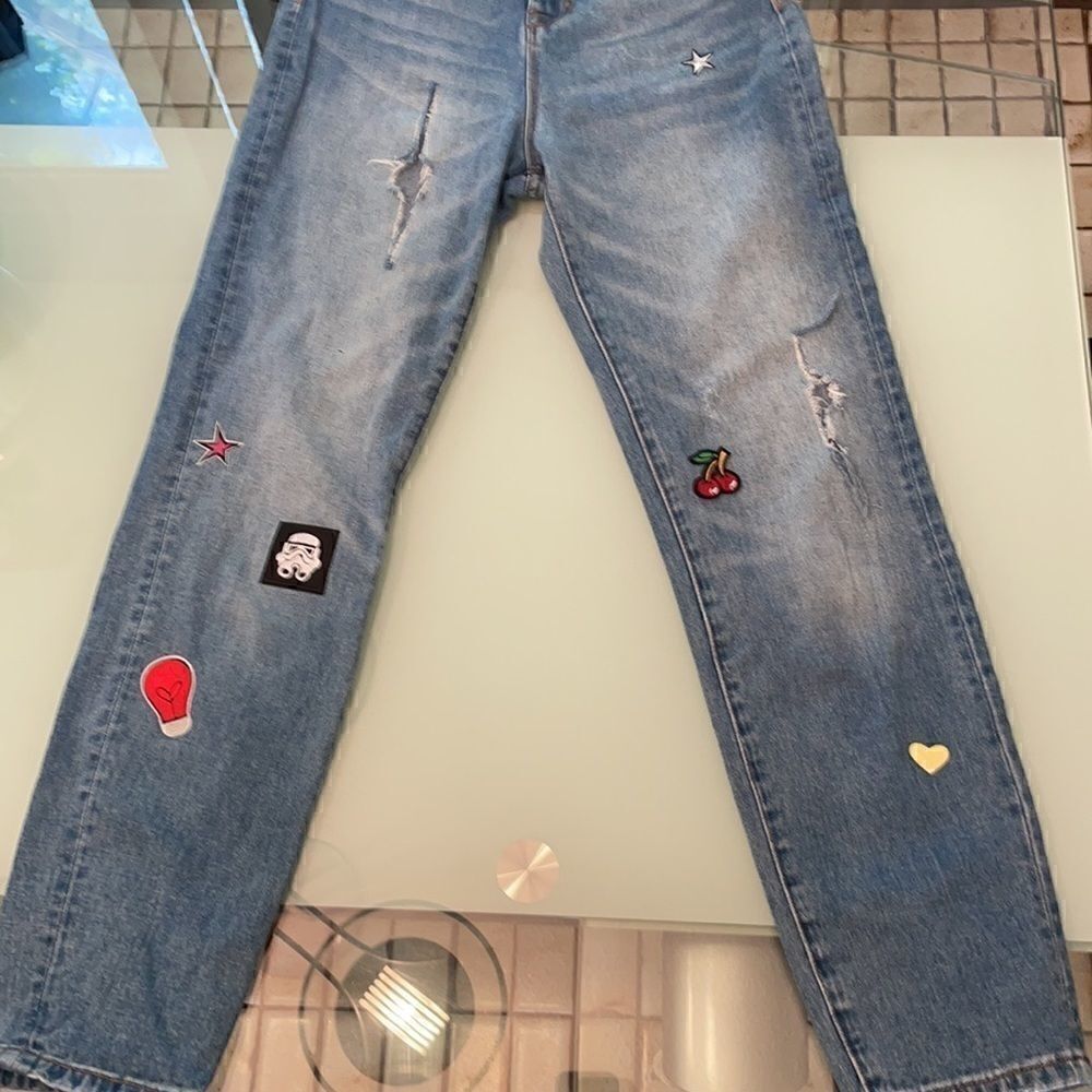 BDG jeans 25 mom high rise destroyed